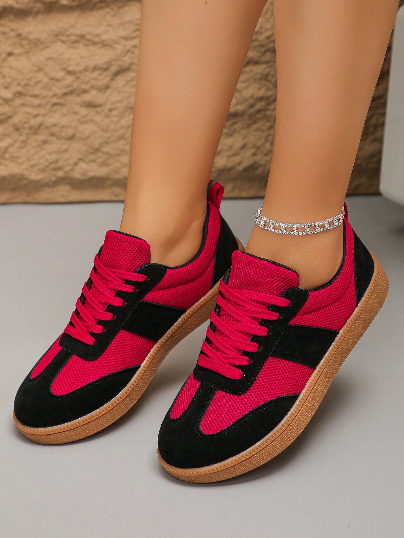 Tênis Casual Estilo Retrô Com Recortes Suede