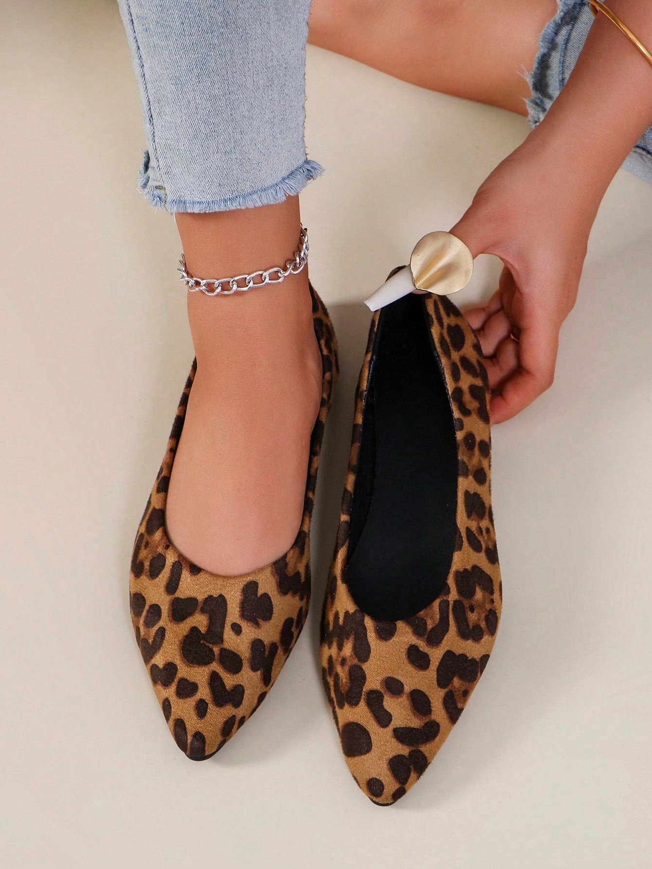 Sapatilha Bico Fino Estampa Animal Print Elegante