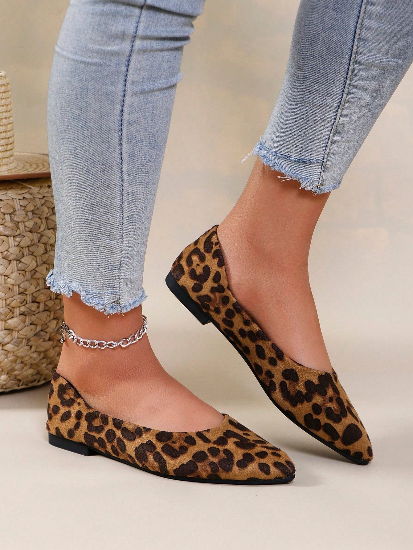 Sapatilha Bico Fino Estampa Animal Print Elegante