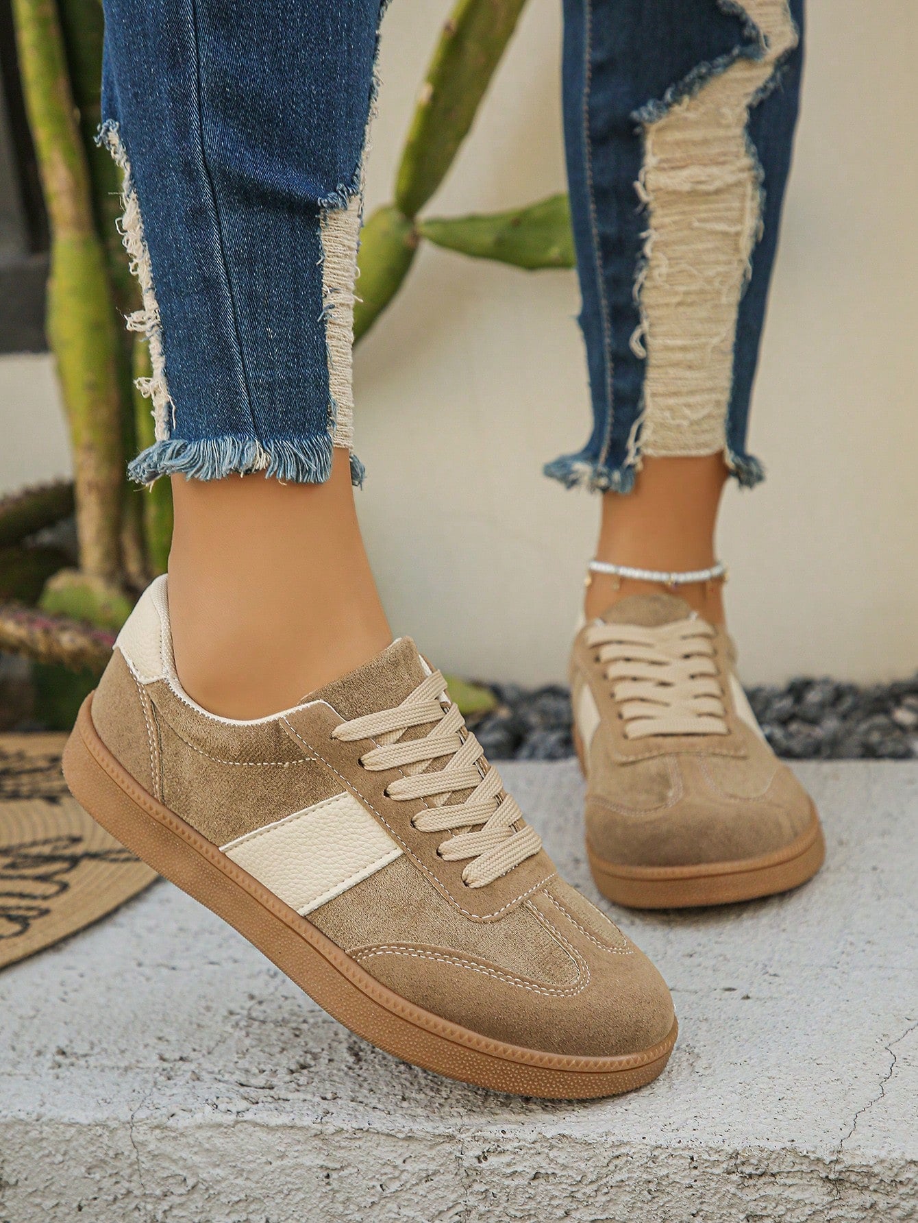 Tênis Casual Estilo Retrô Com Recortes Suede