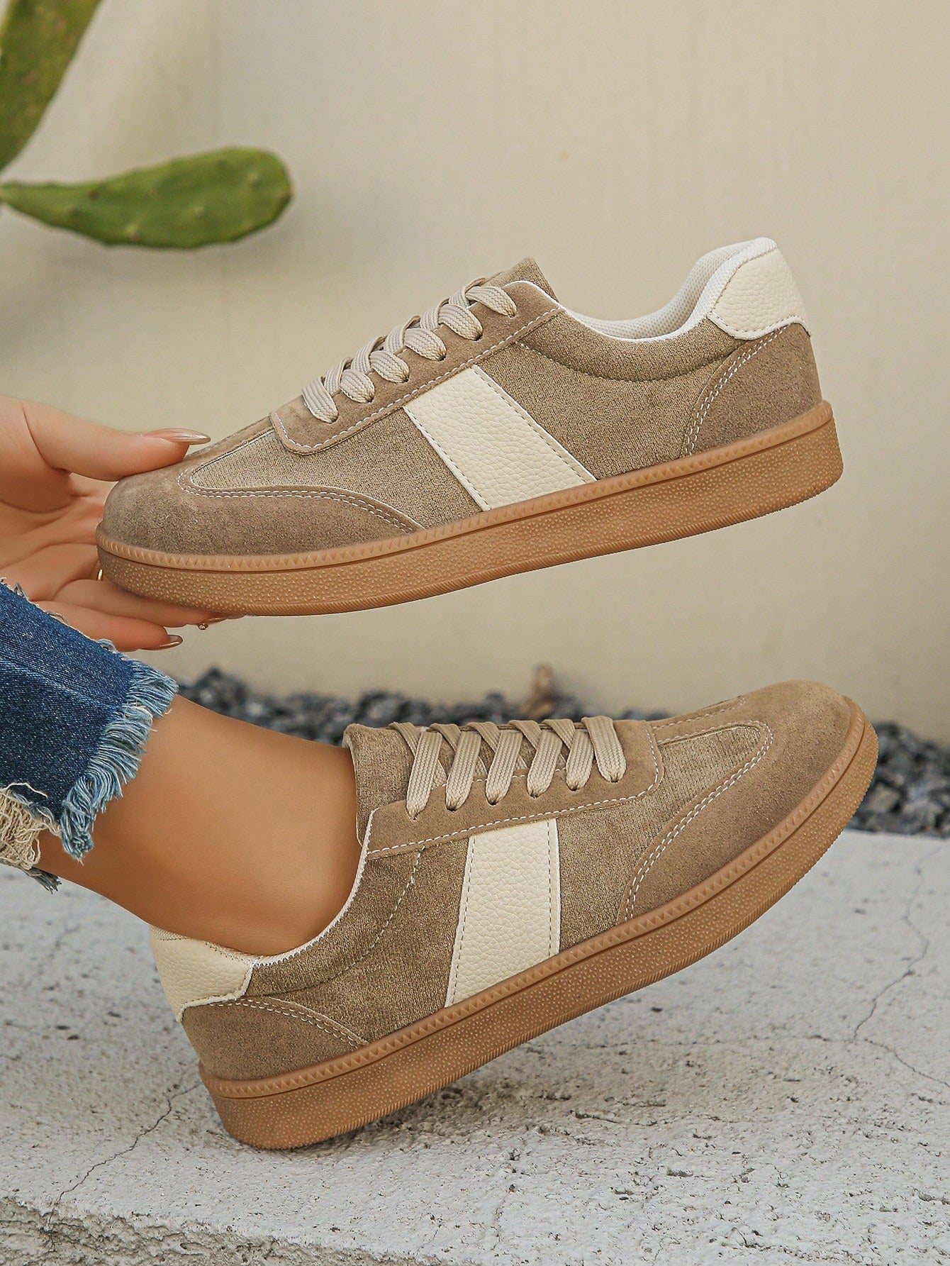 Tênis Casual Estilo Retrô Com Recortes Suede