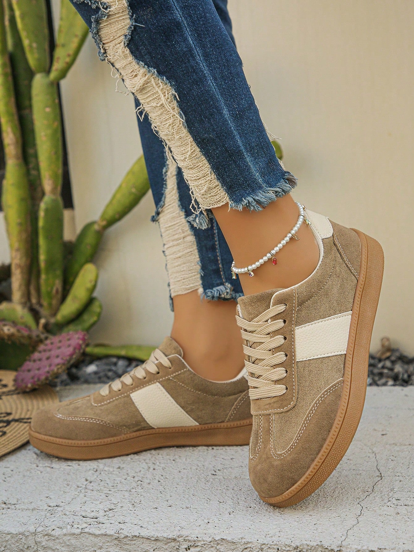 Tênis Casual Estilo Retrô Com Recortes Suede
