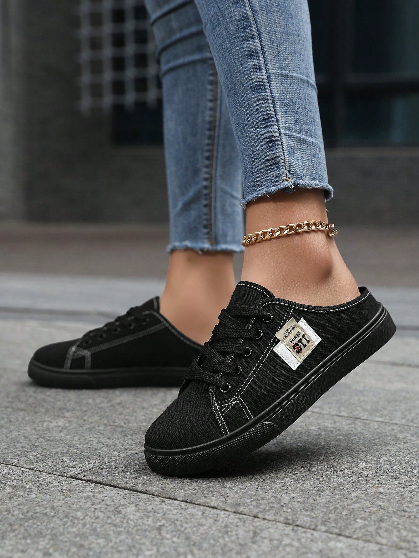 Tênis Slip On De Lona Com Cadarço E Costura Contrastante