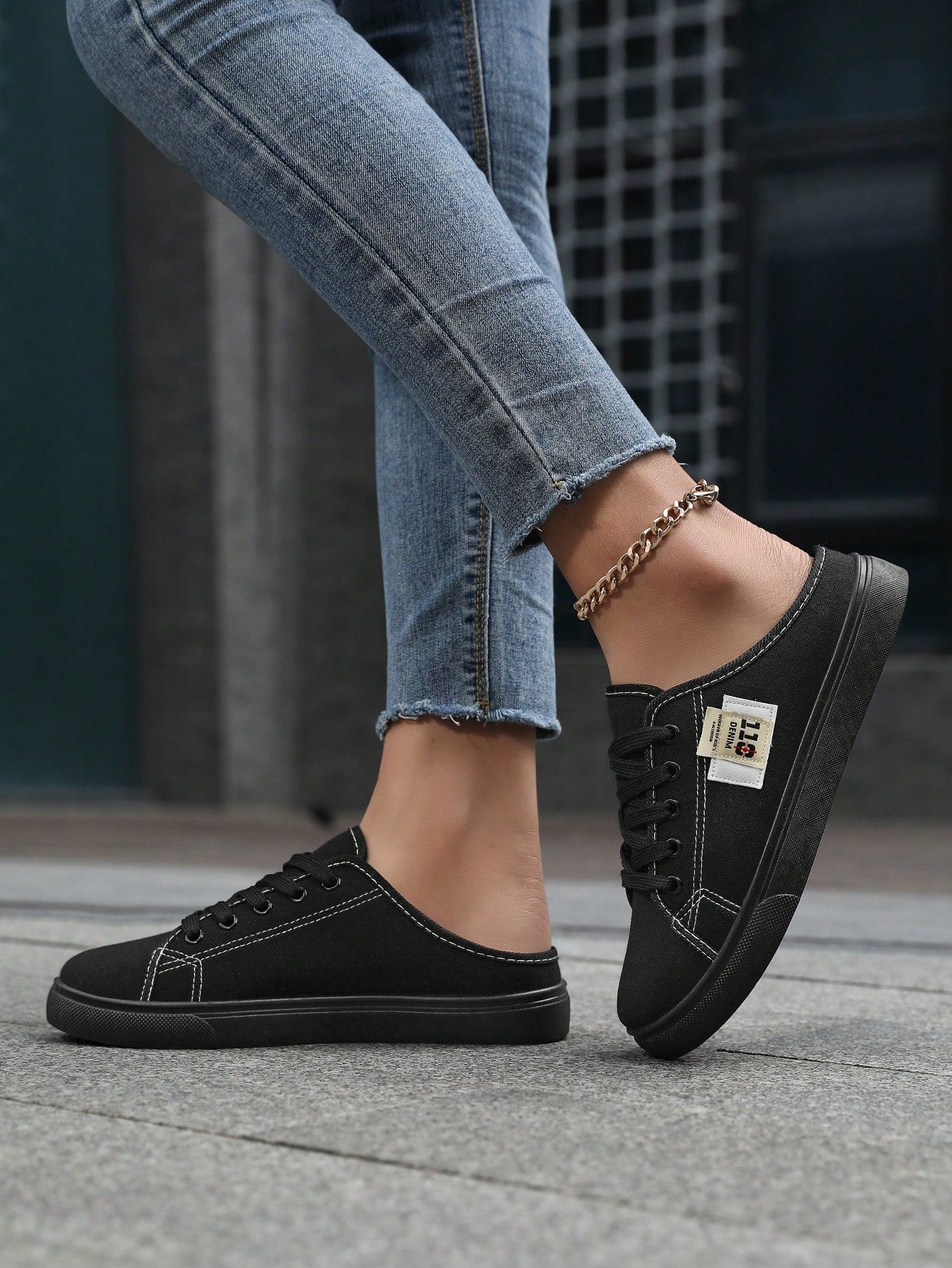 Tênis Slip On De Lona Com Cadarço E Costura Contrastante