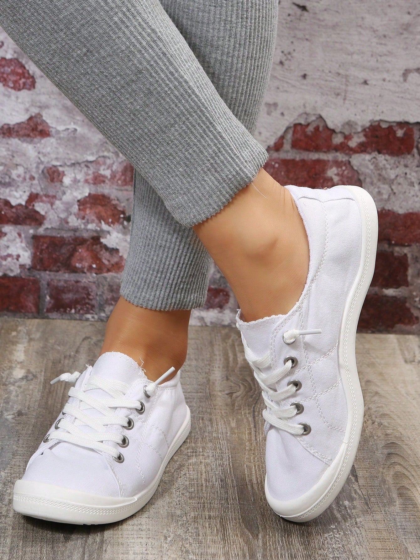 Tênis Casual Cano Baixo Com Recorte Desfiado Estilo Urbano