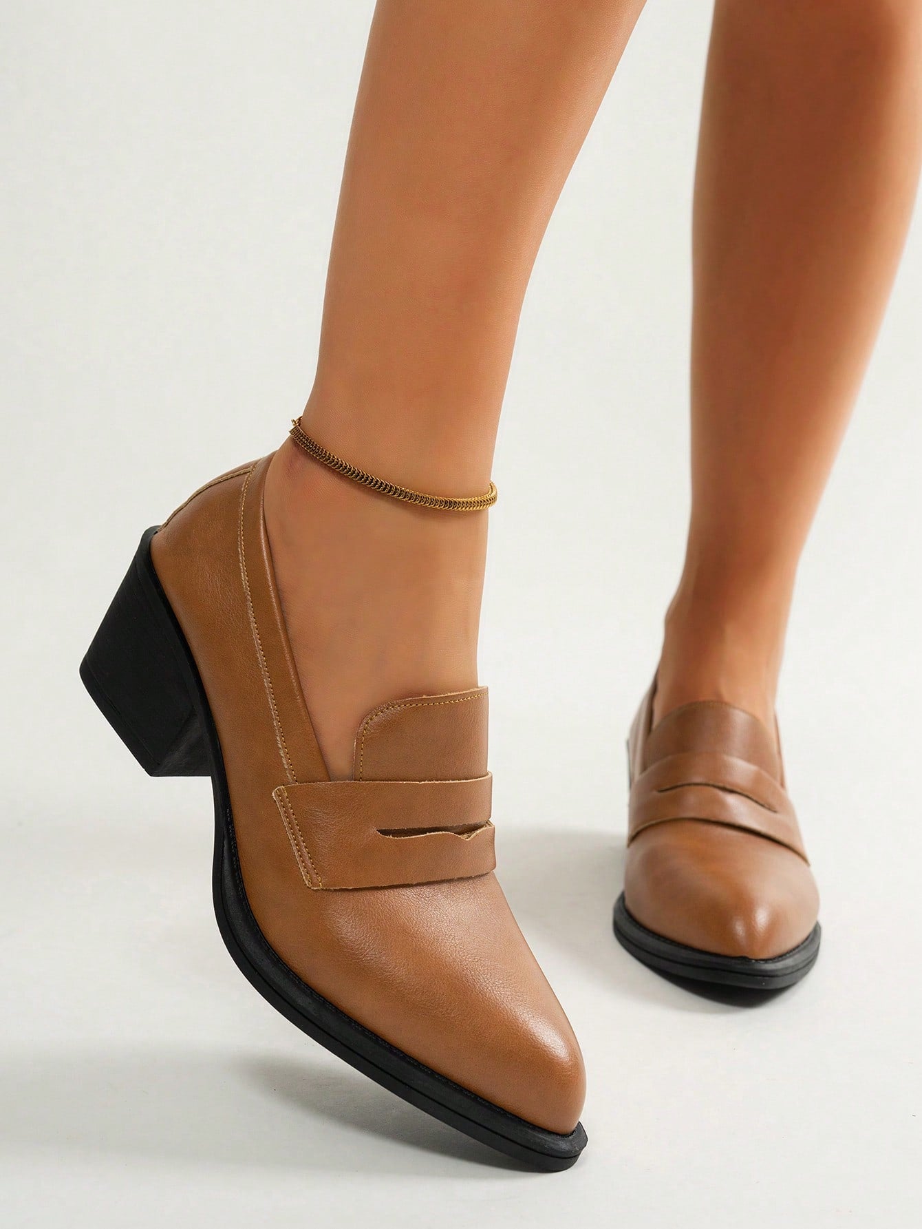 Sapato Mocassim Bico Fino Liso Com Salto Bloco Elegante