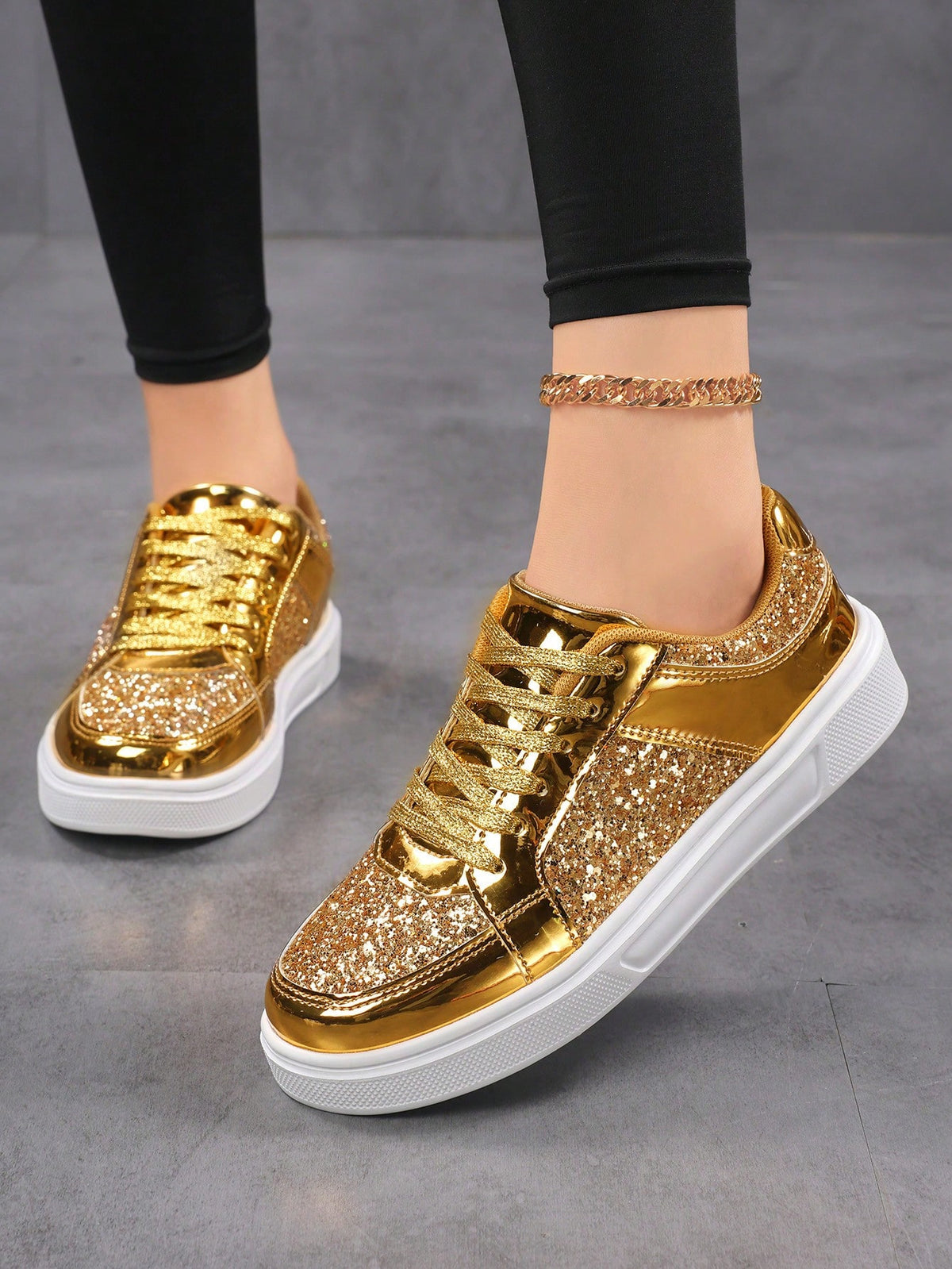 Tênis Casual Com Glitter Metalizado Detalhe Brilhante