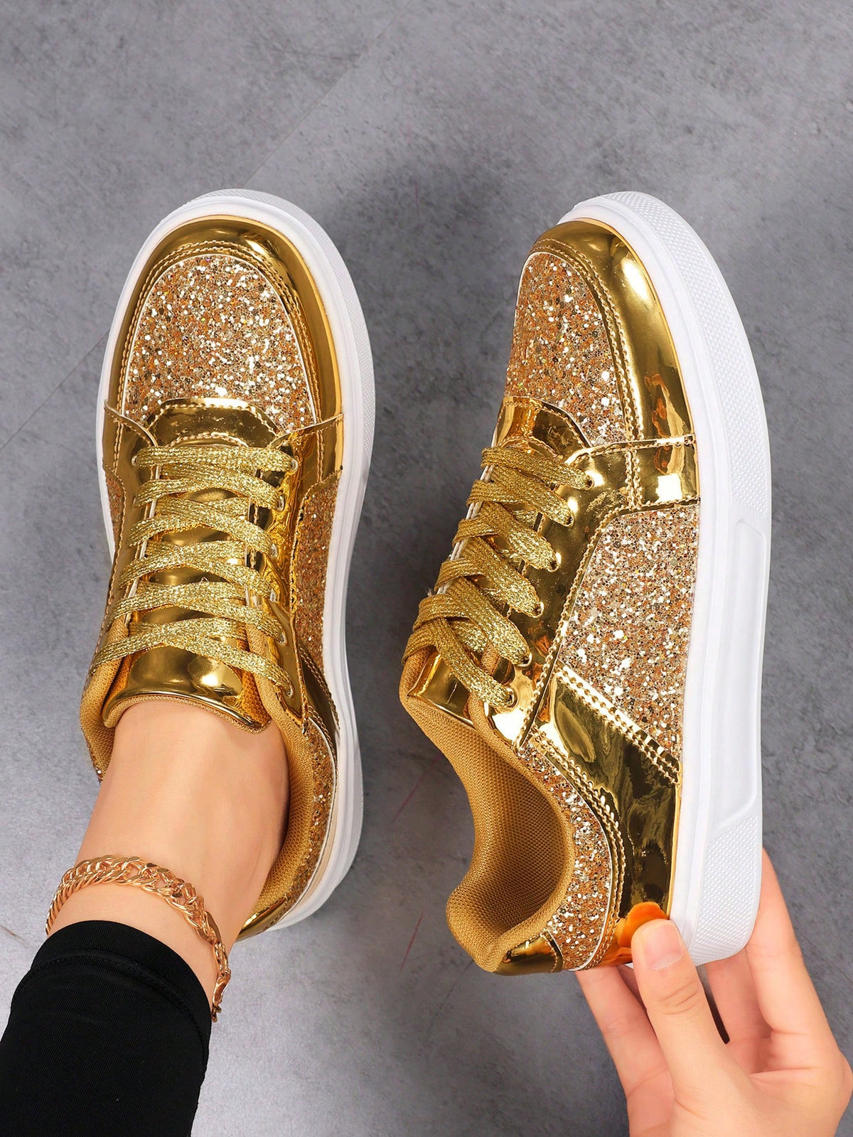 Tênis Casual Com Glitter Metalizado Detalhe Brilhante