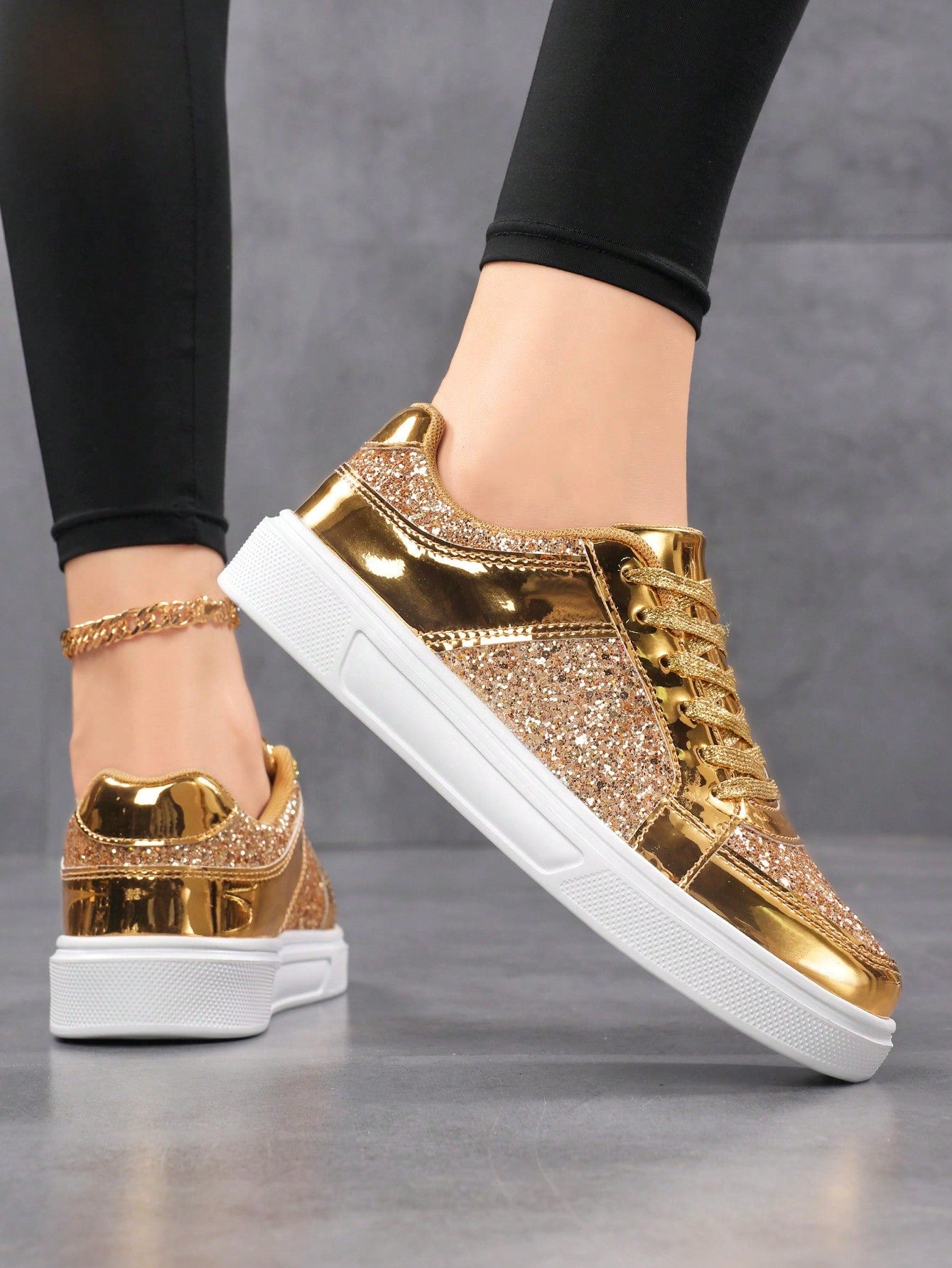 Tênis Casual Com Glitter Metalizado Detalhe Brilhante