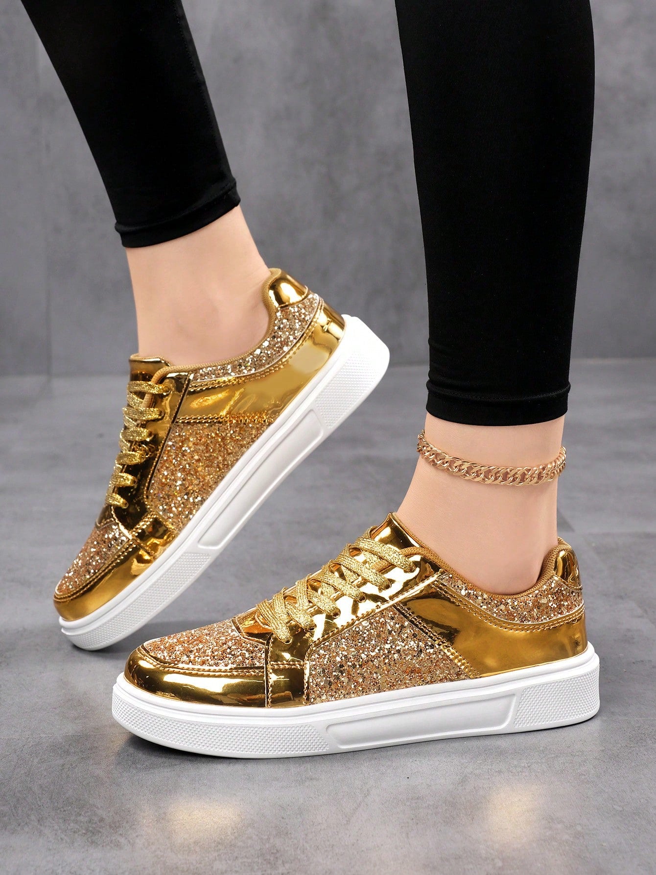 Tênis Casual Com Glitter Metalizado Detalhe Brilhante
