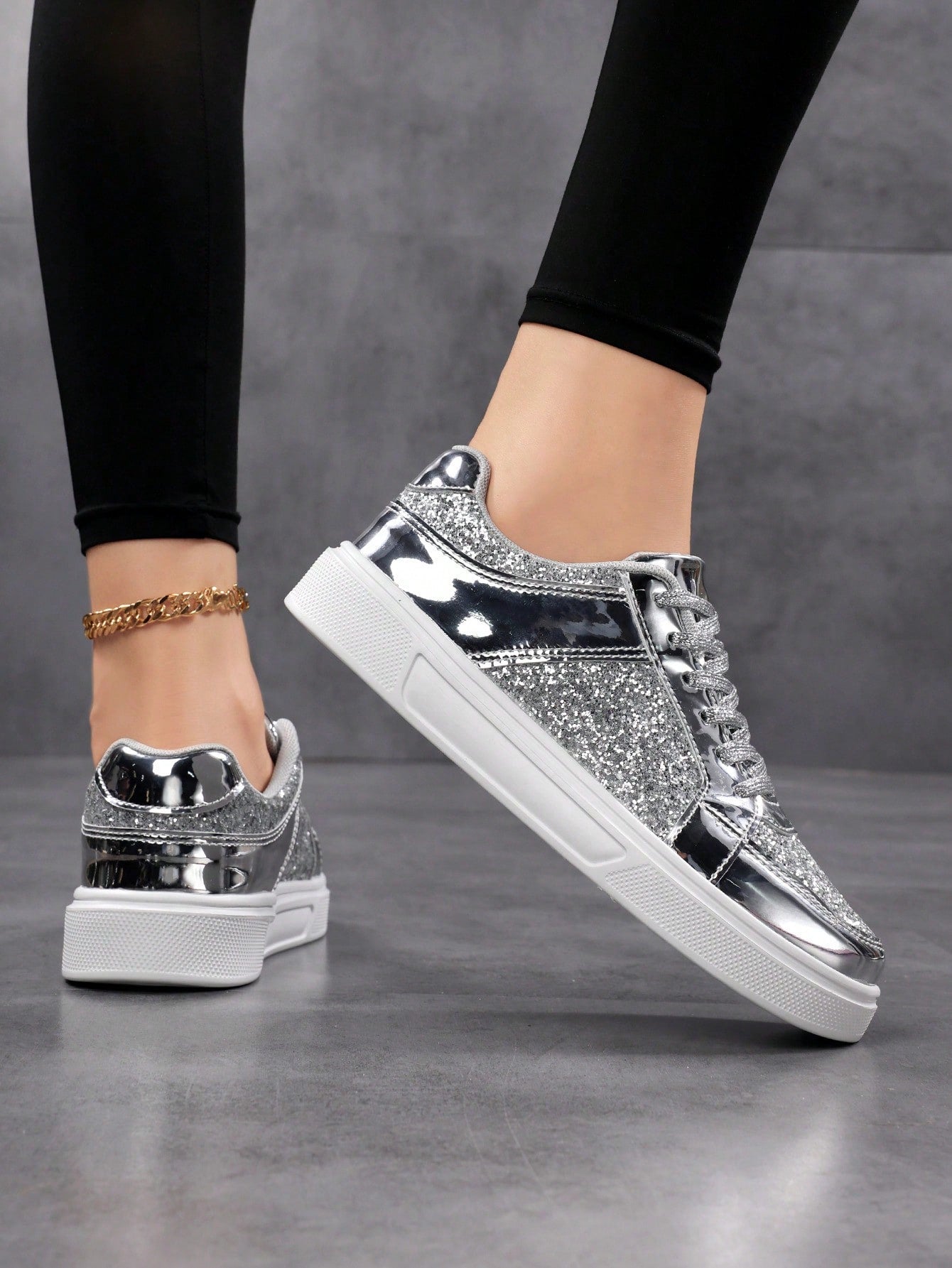 Tênis Casual Com Glitter Metalizado Detalhe Brilhante
