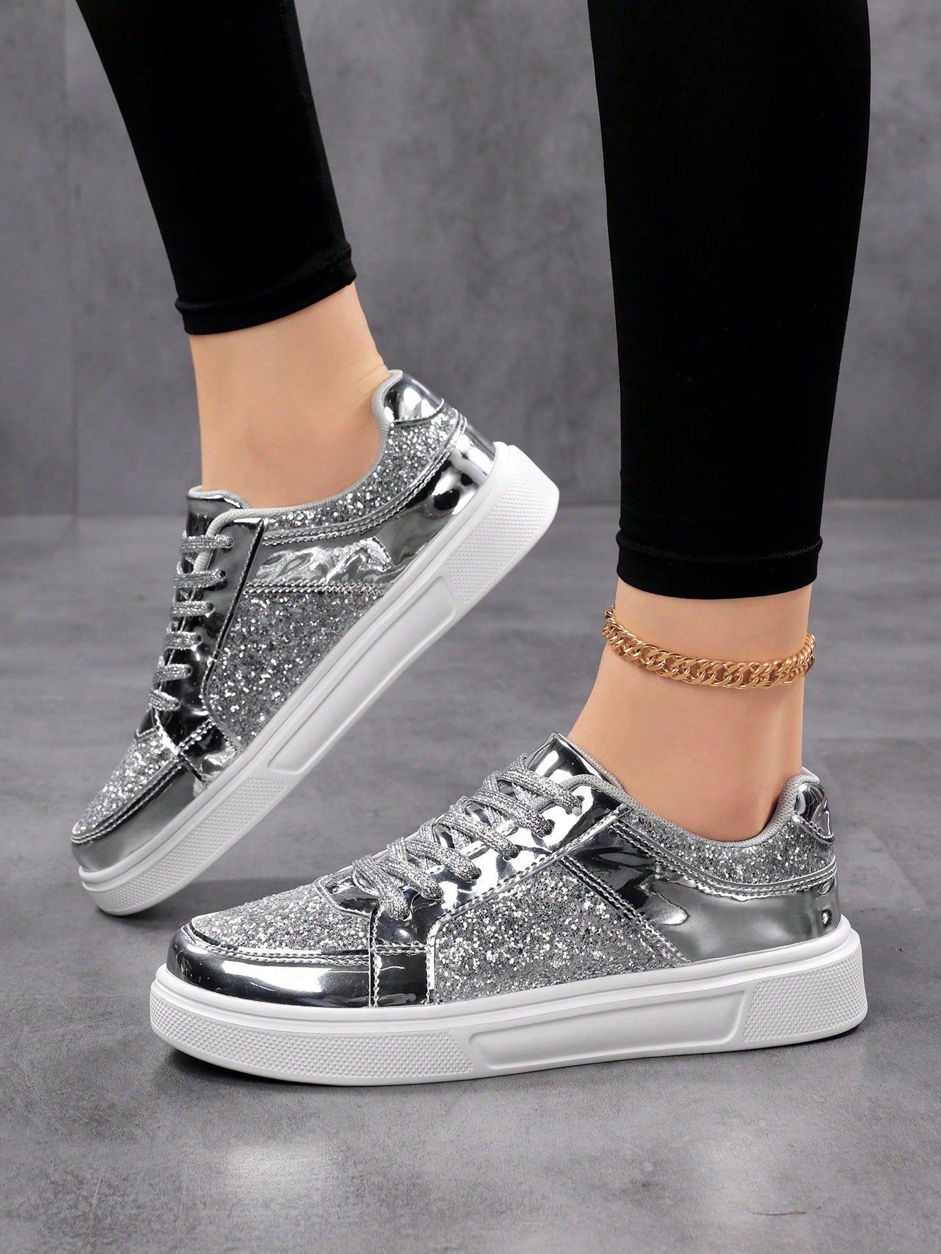 Tênis Casual Com Glitter Metalizado Detalhe Brilhante