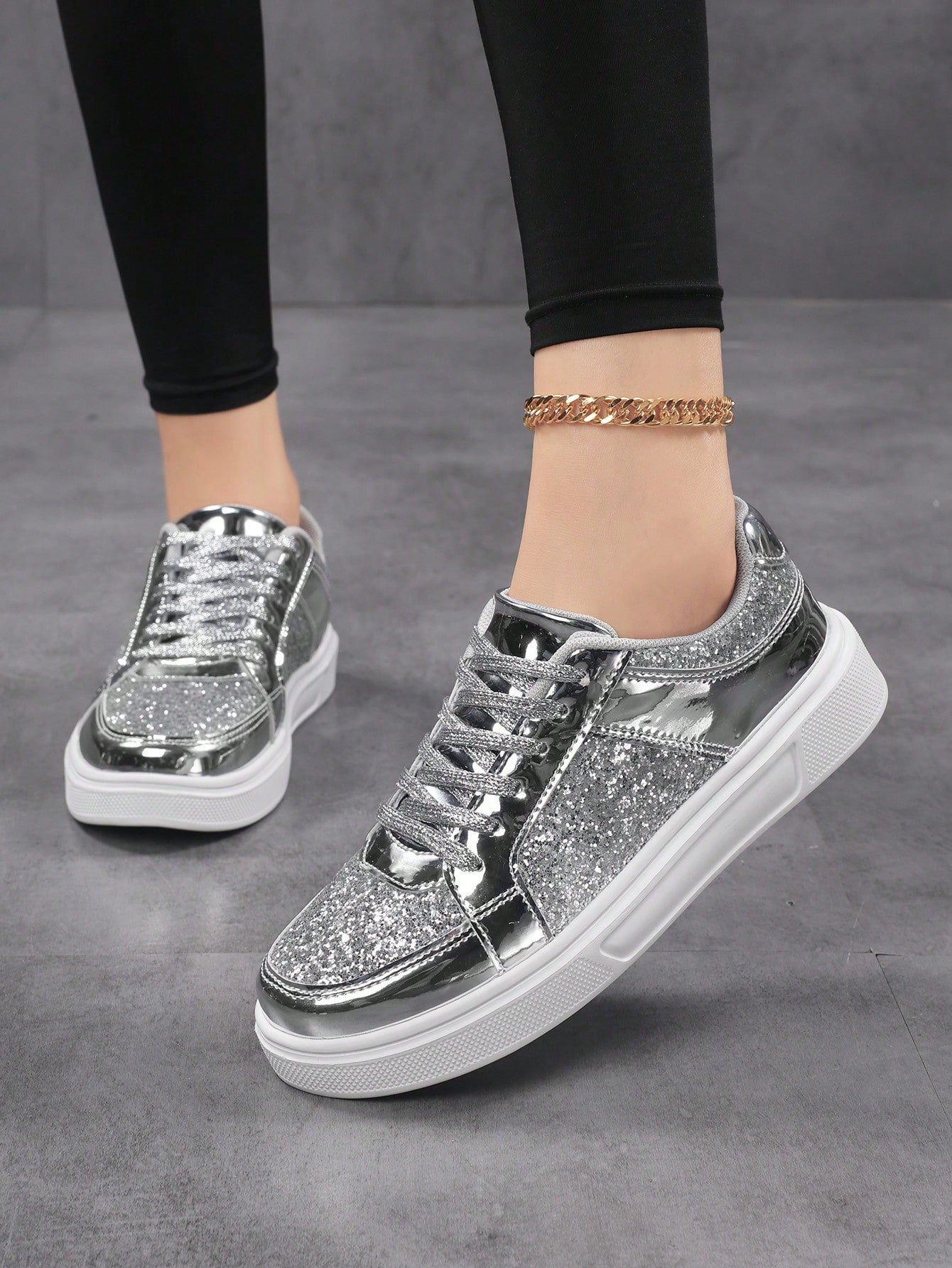 Tênis Casual Com Glitter Metalizado Detalhe Brilhante