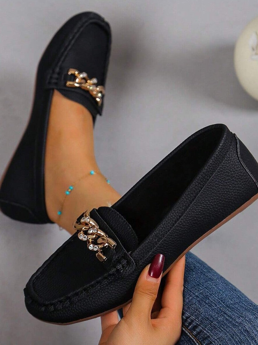 Sapatilha Mocassim Com Corrente Metálica Elegante