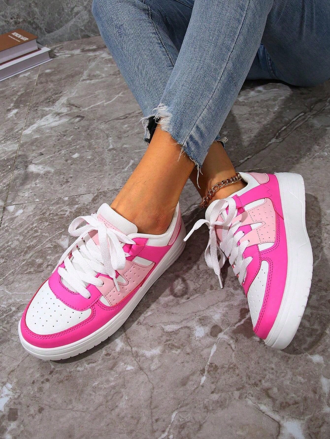 Tênis Casual Com Recortes Modernos E Sola Alta Estilosa