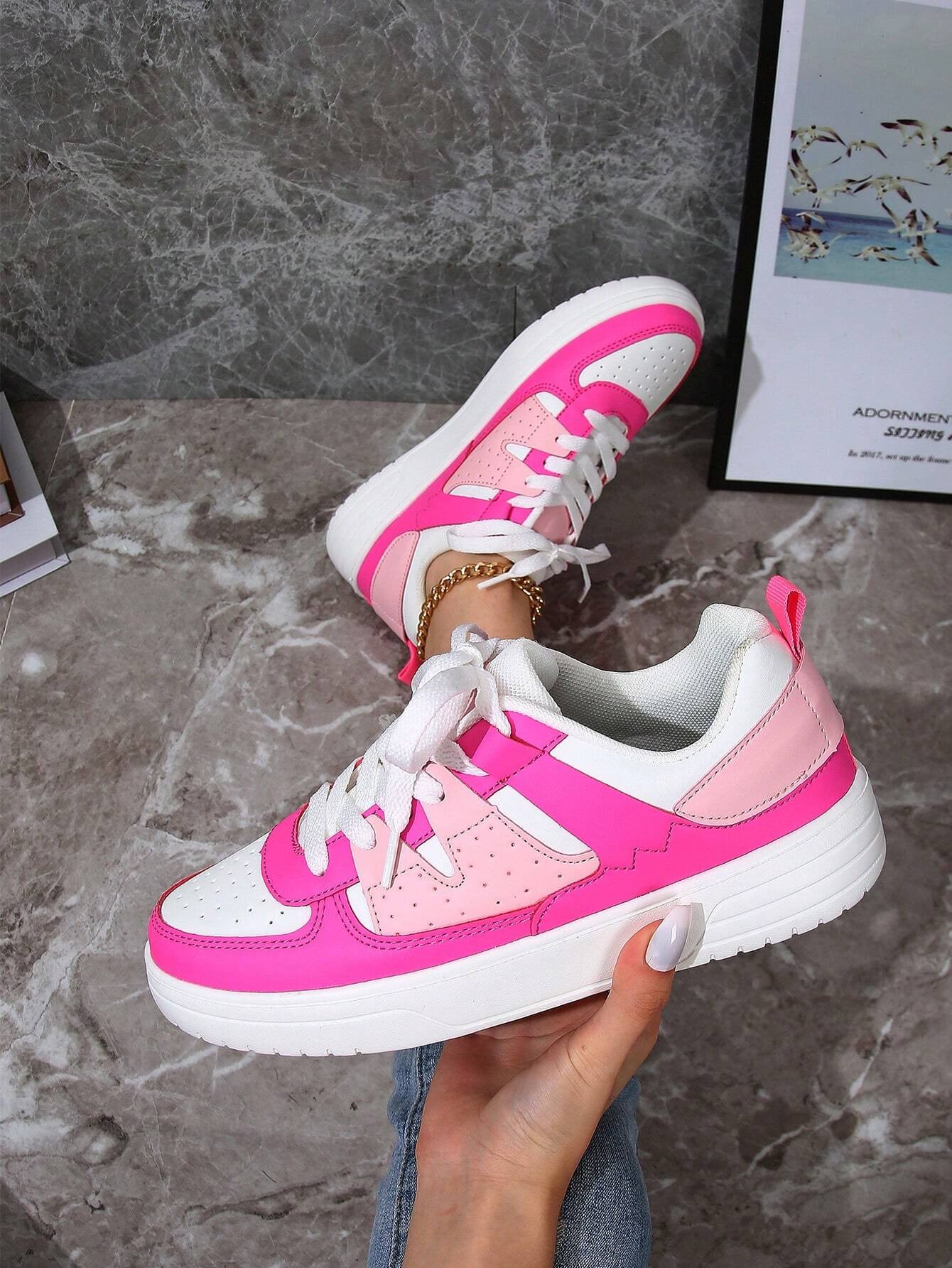 Tênis Casual Com Recortes Modernos E Sola Alta Estilosa