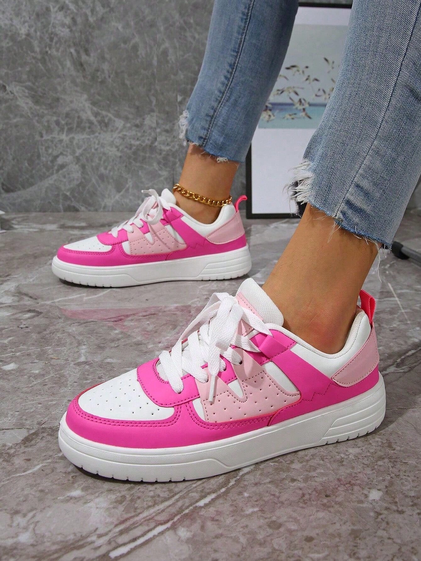 Tênis Casual Com Recortes Modernos E Sola Alta Estilosa