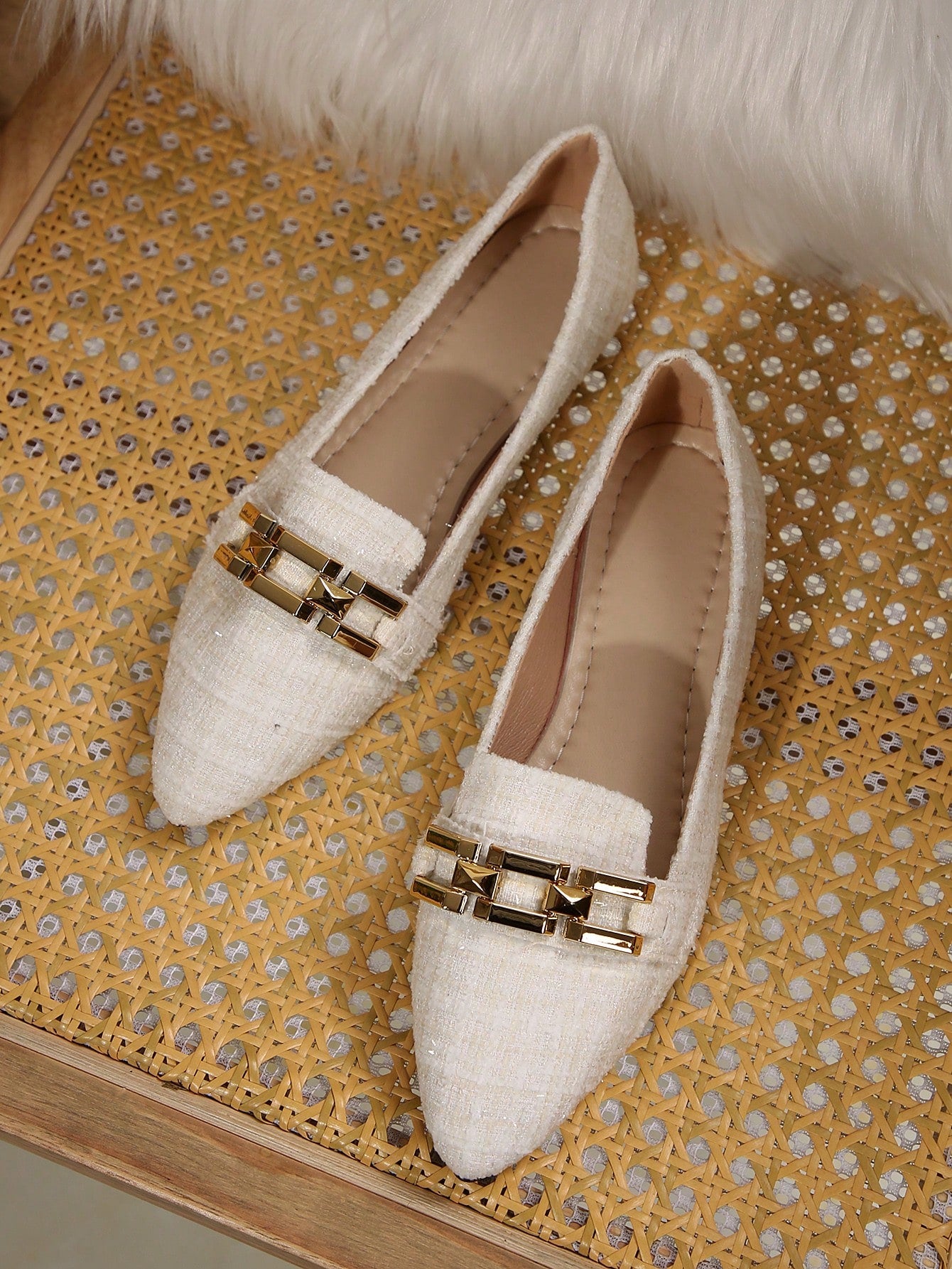 Sapatilha Bico Fino Tweed Com Fivela Metálica Elegante