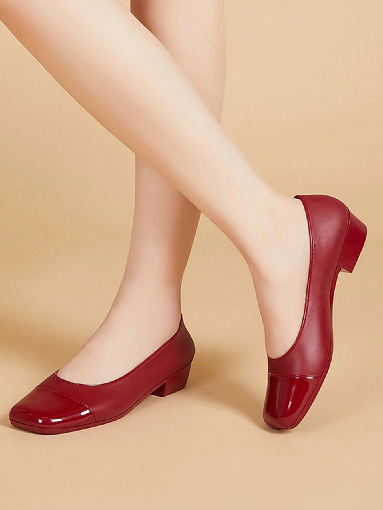 Sapato Bico Quadrado Com Detalhe Verniz Elegante