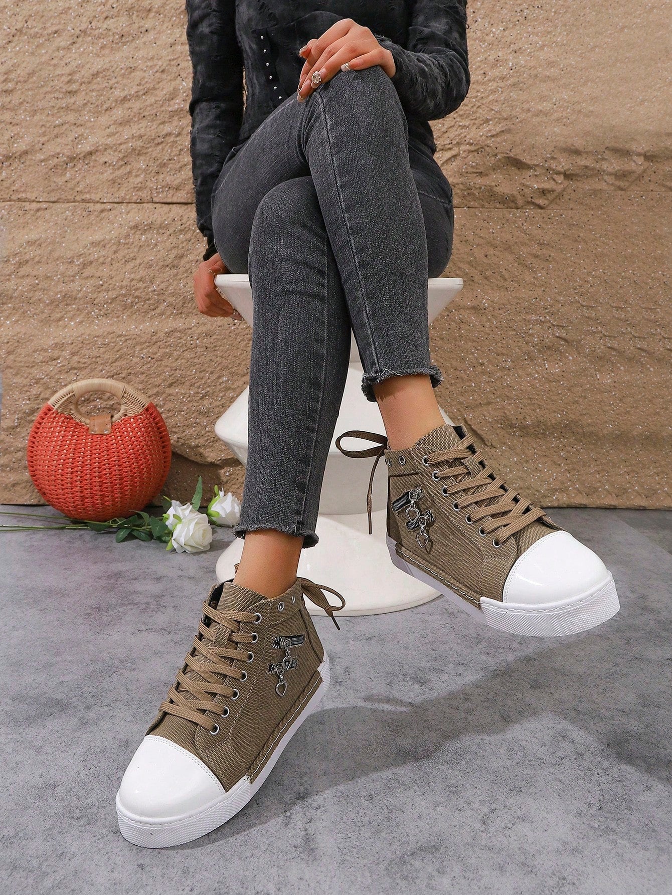Tênis Casual Cano Alto Com Zíper Decorativo