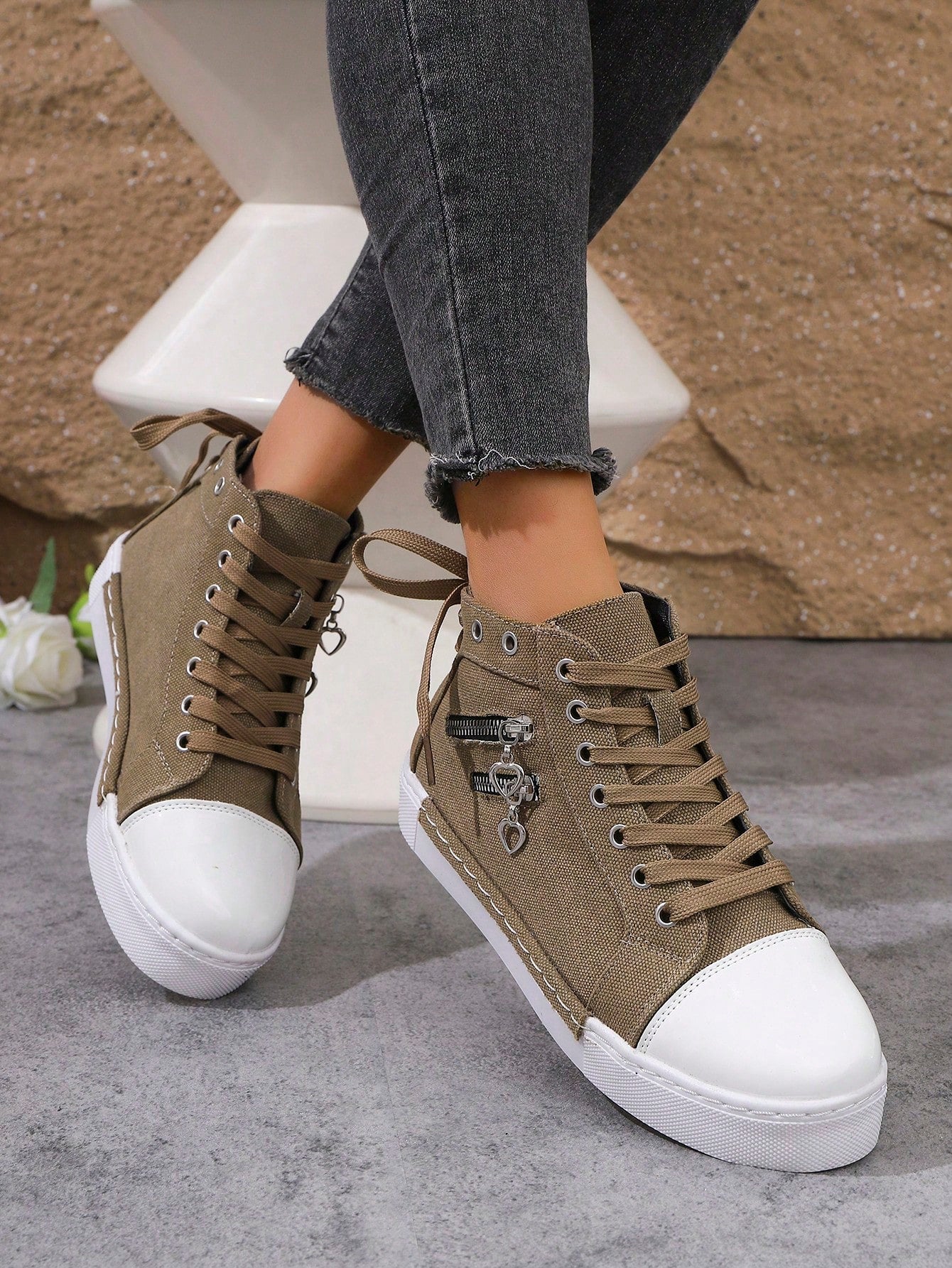Tênis Casual Cano Alto Com Zíper Decorativo