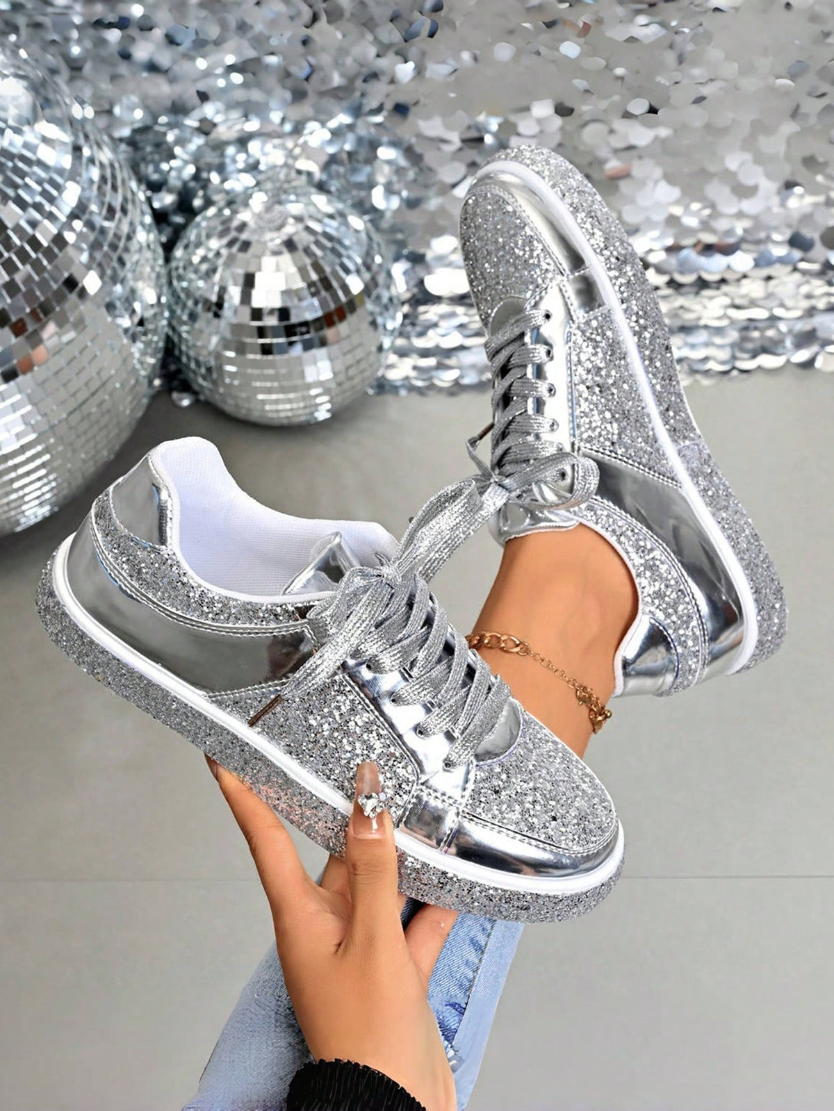 Tênis Casual Brilhante Com Acabamento Metalizado