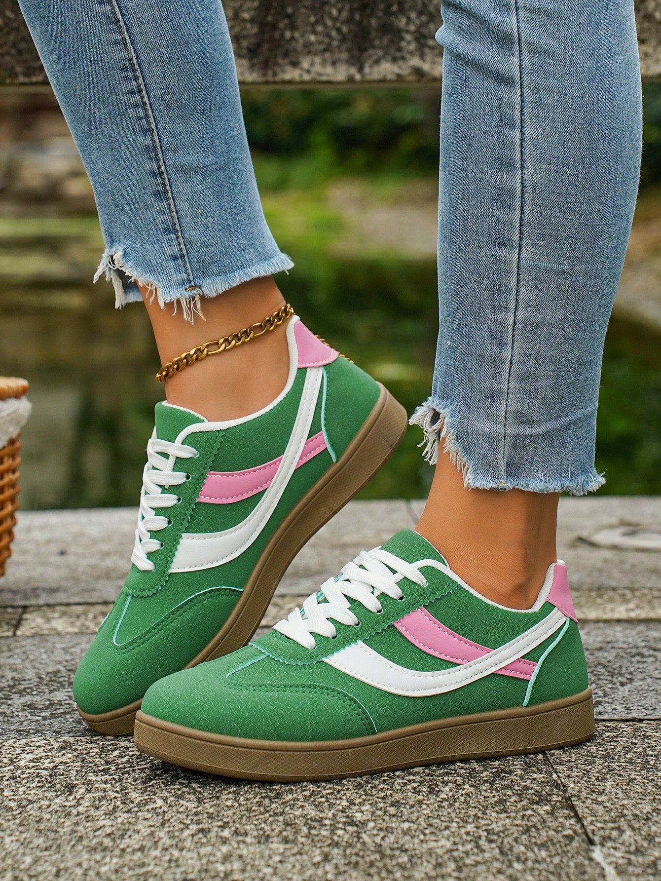 Tênis Casual Retrô Com Detalhes Laterais Estilo Street