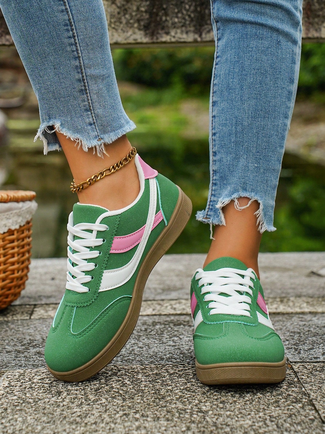 Tênis Casual Retrô Com Detalhes Laterais Estilo Street
