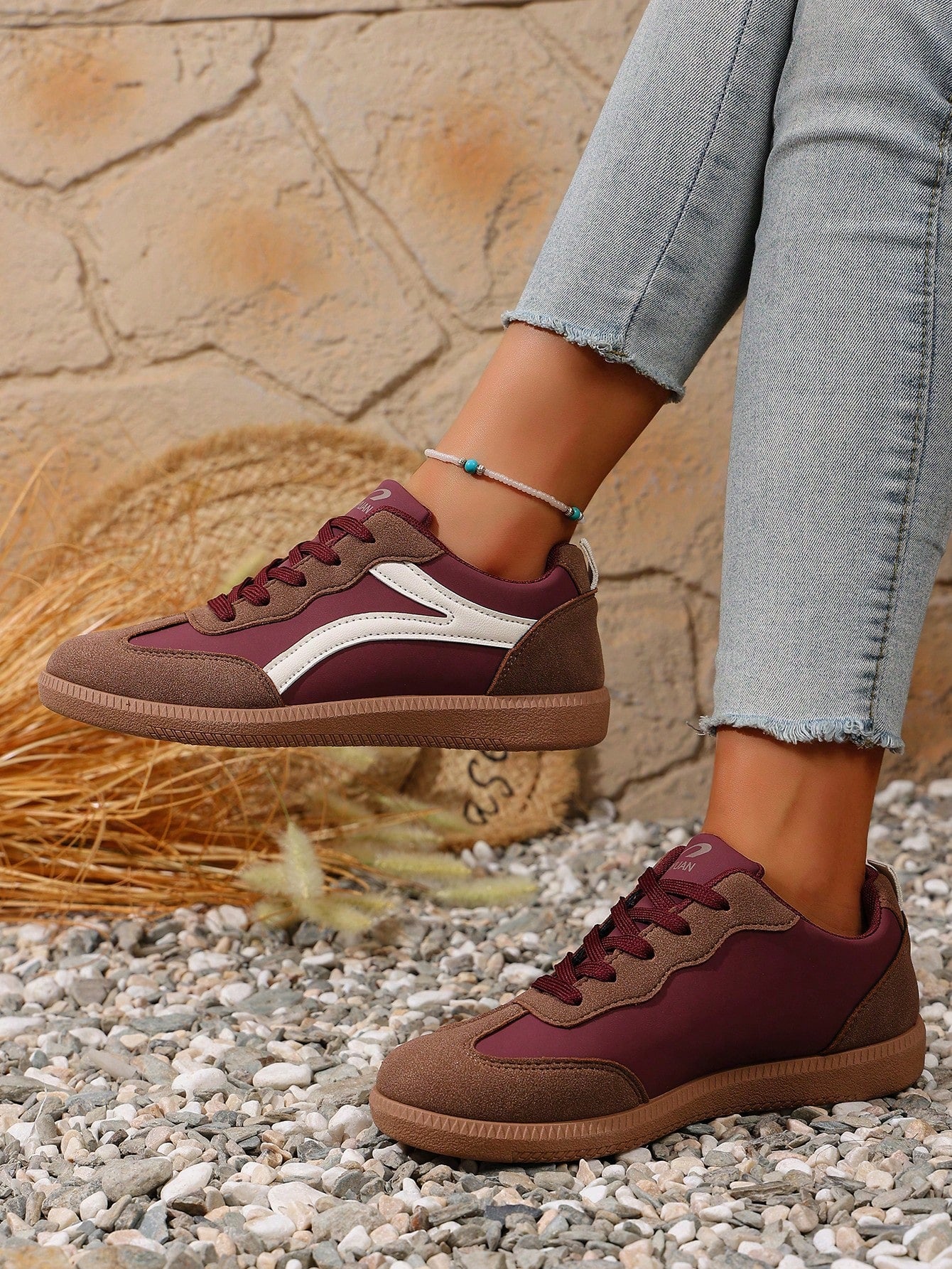 Tênis Casual Estilo Retrô Com Detalhe Lateral