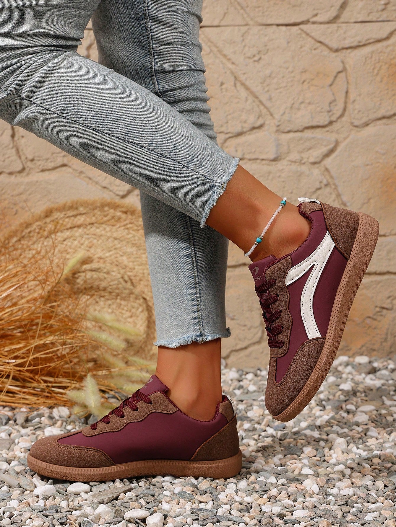 Tênis Casual Estilo Retrô Com Detalhe Lateral