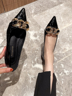 Sapato Verniz Texturizado Croco Com Corrente Metálica