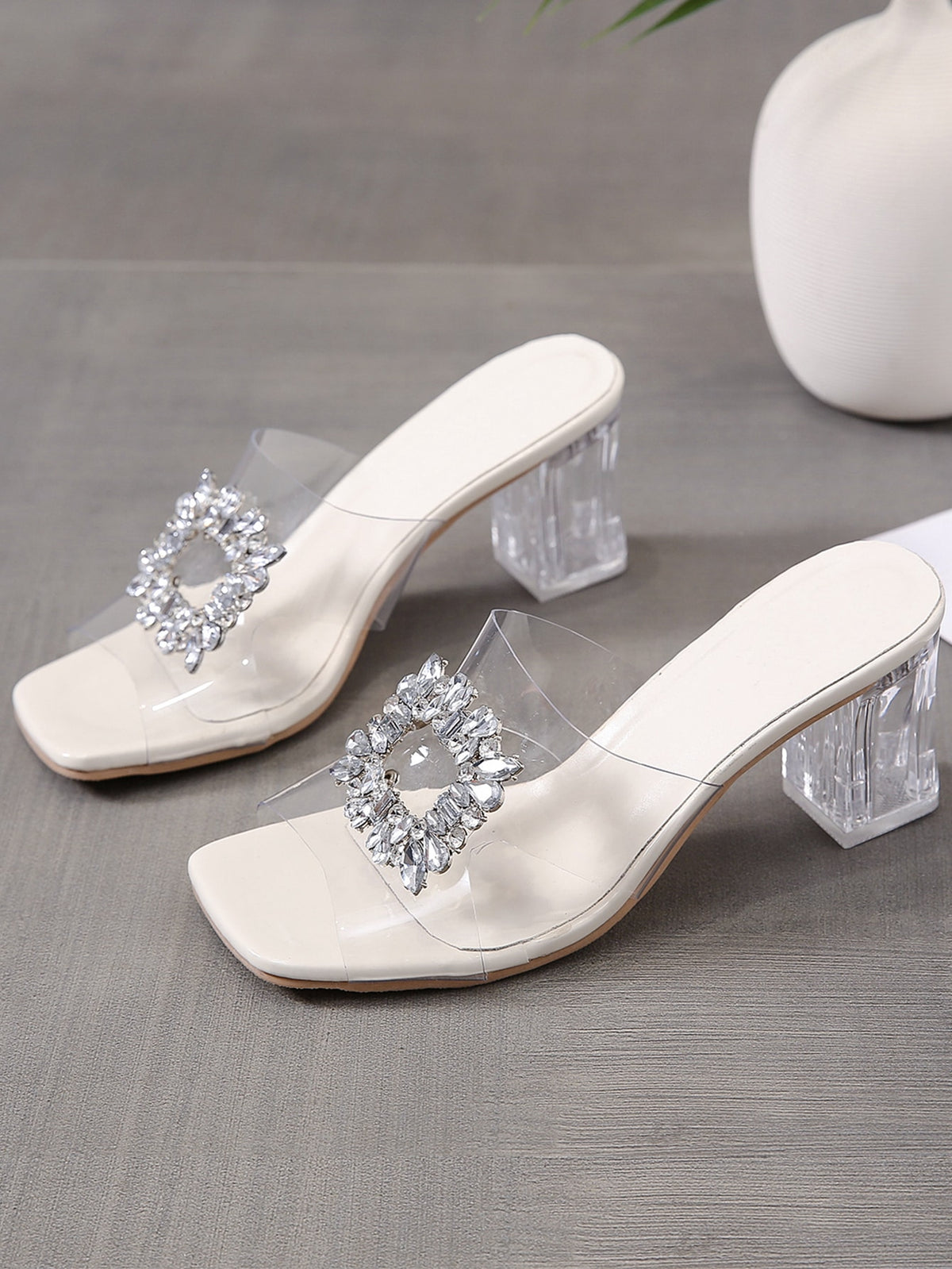 Sandália De Salto Transparente Com Fivela De Strass