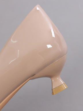 Sapato Scarpin Bico Fino Com Design Bicolor Elegante