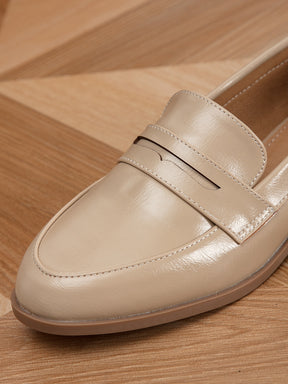 Sapato Mocassim Verniz Liso Com Salto Baixo Elegante
