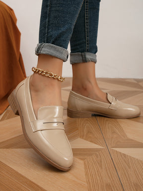 Sapato Mocassim Verniz Liso Com Salto Baixo Elegante