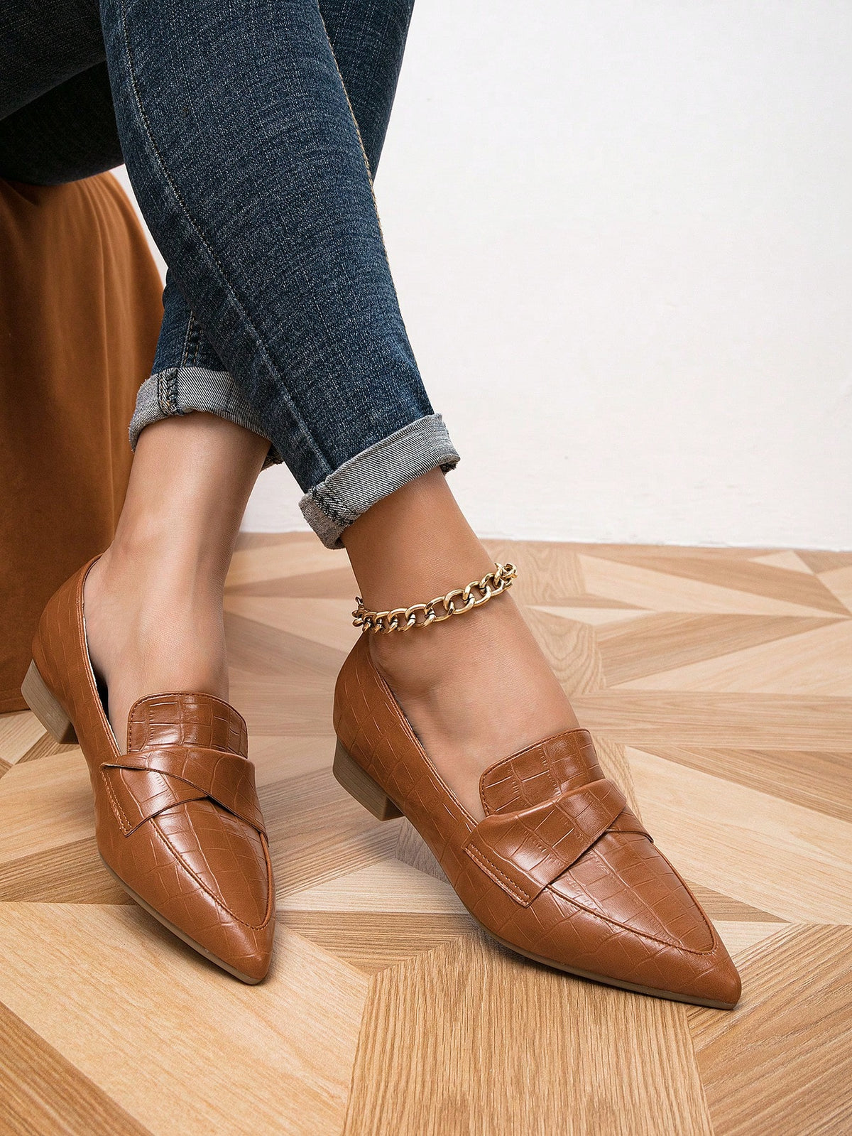 Sapato Mocassim Bico Fino Texturizado Estilo Croco