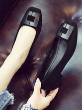 Sapato Camurça Bico Quadrado Com Fivela Estilosa