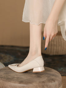 Sapato Bico Fino Com Laço Estruturado Elegante