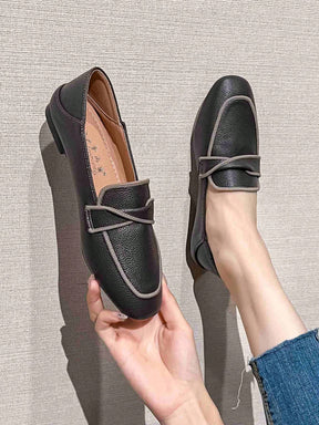 Sapato Mocassim Liso Com Detalhe De Costura Contrastante