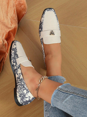 Sapato Mocassim Estampado Com Aplique Metálico Sofisticado