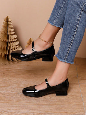 Sapato Verniz Com Tira E Fivela Estilo Boneca