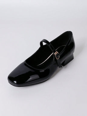 Sapato Verniz Com Tira E Fivela Estilo Boneca