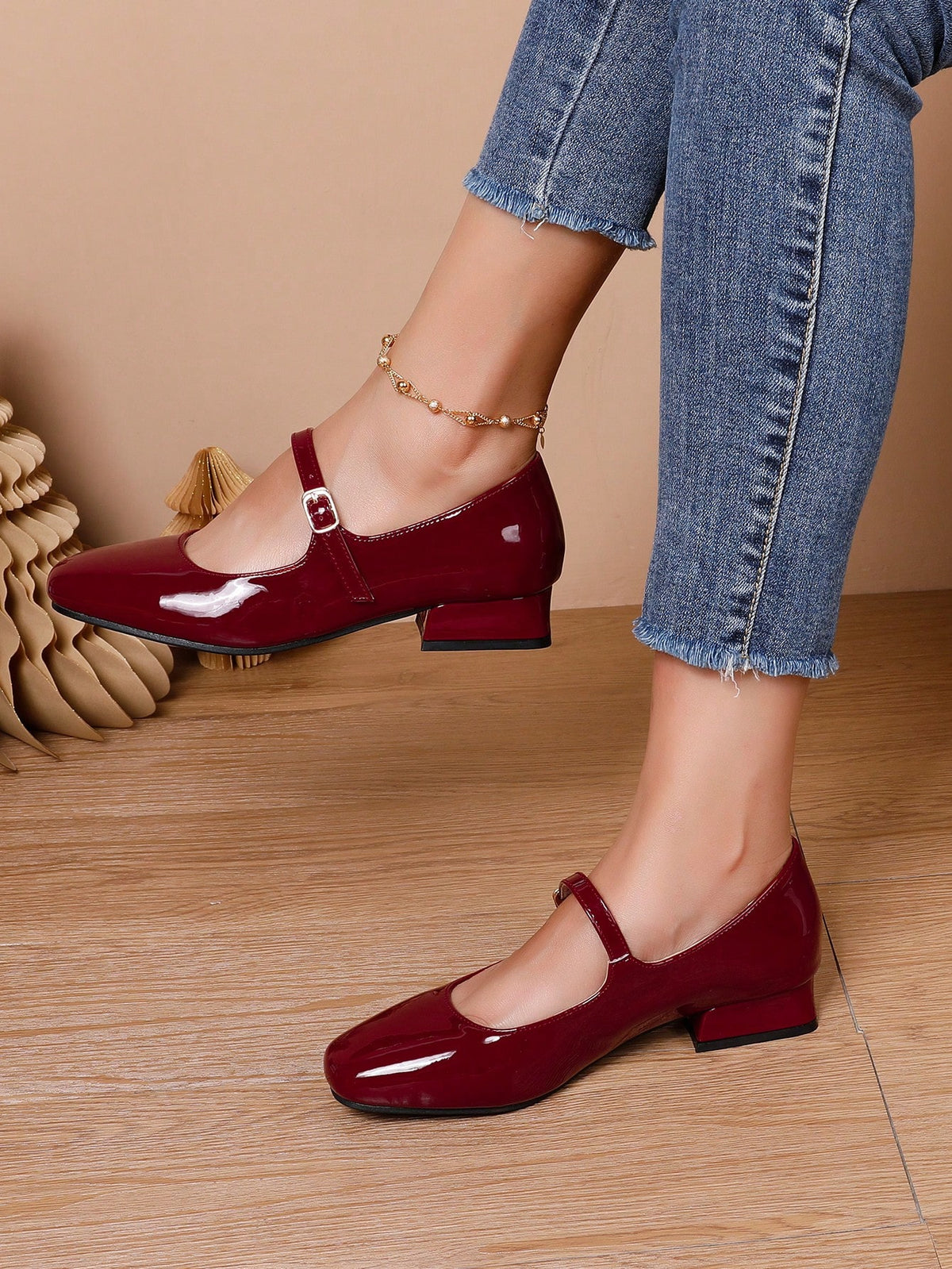 Sapato Verniz Com Tira E Fivela Estilo Boneca