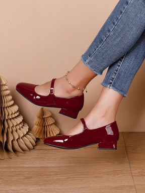 Sapato Verniz Com Tira E Fivela Estilo Boneca