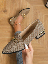 Sapato Mocassim Estampado Com Fivela E Salto Elegante