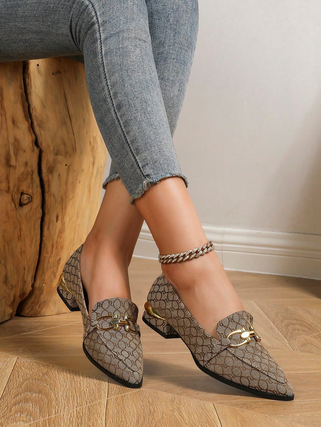 Sapato Mocassim Estampado Com Fivela E Salto Elegante