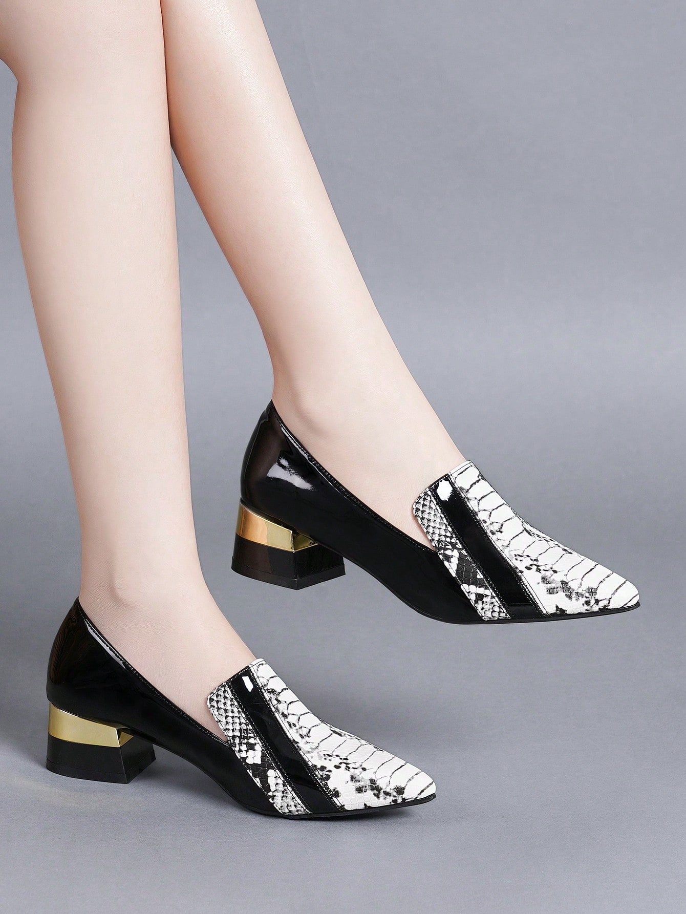 Sapato Verniz Com Estampa Snake E Salto Bloco Metálico