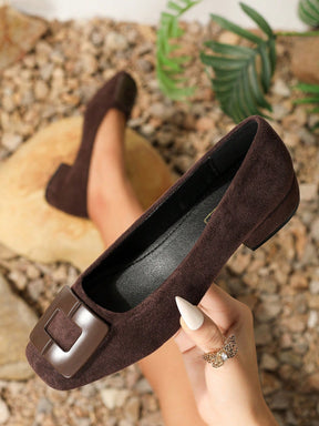 Sapato Camurça Bico Quadrado Com Fivela Estilosa