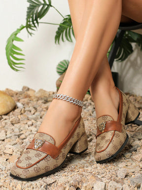 Sapato Mocassim Estampado Com Aplique Metálico E Salto Bloco