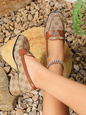 Sapato Mocassim Estampado Com Aplique Metálico E Salto Bloco